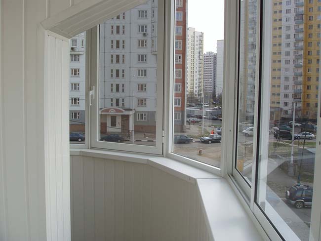 Закругленное радиусное остекление полукруглого балкона и лоджии Краснозаводск