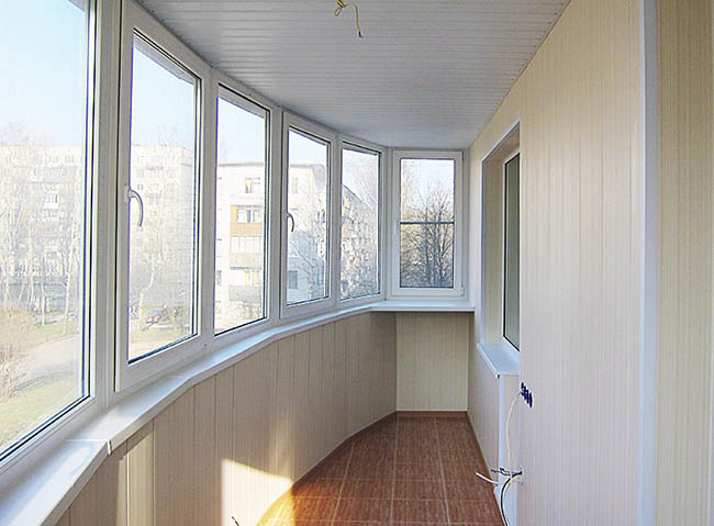 Замена холодного остекления на балконе на теплое Краснозаводск