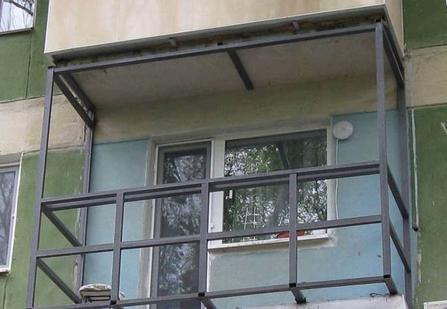 Альтернативное остекление балкона оргстеклом вместо стекла Краснозаводск