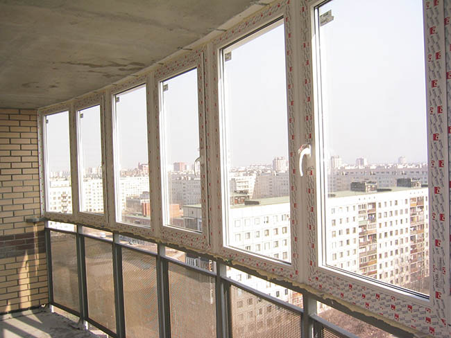 Недорогое остекление общего балкона Краснозаводск